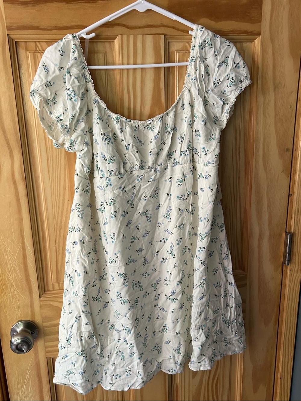 Cream Floral Scoop-Neck Women's Dress